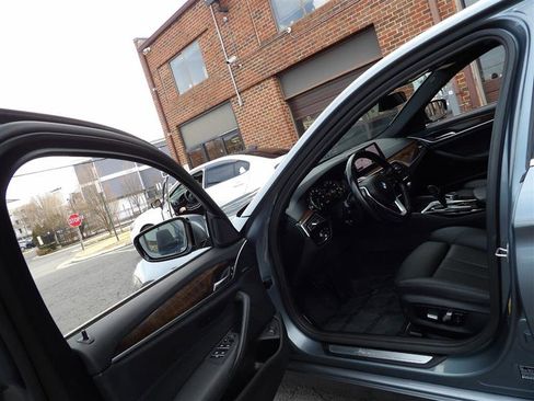Used 2019 BMW 530i xDrive image 11
