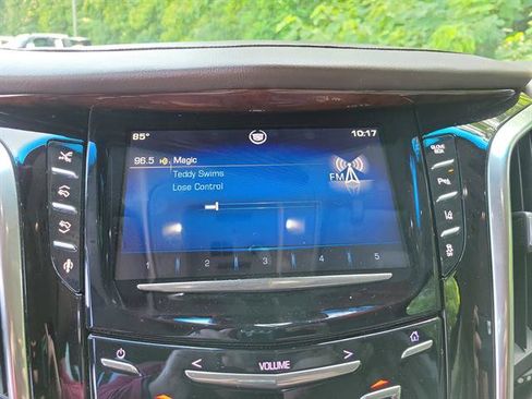 Used 2015 Cadillac Escalade Premium image 17