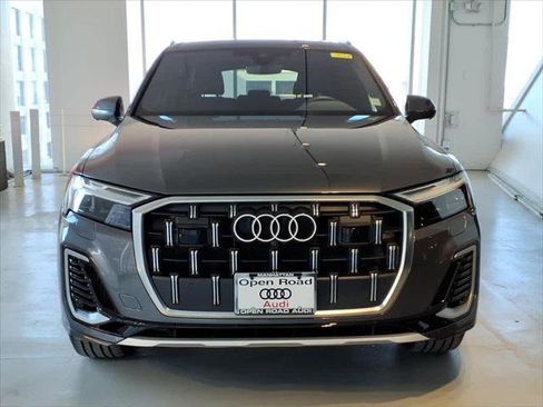Certified 2025 Audi Q7 3.0T Premium w/ Convenience Package image 2