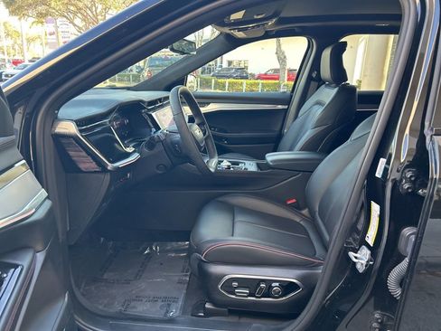 Used 2024 Jeep Wagoneer Launch Edition image 4