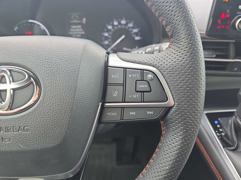 Used 2022 Toyota Sienna XSE image 19