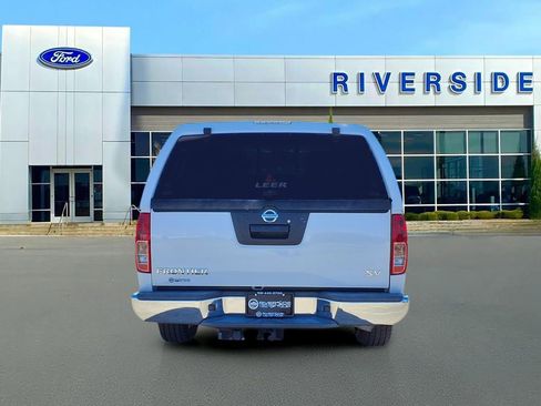 Used 2019 Nissan Frontier SV image 5