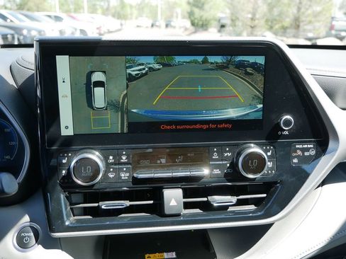Certified 2024 Toyota Highlander Platinum AWD/4WD image 19