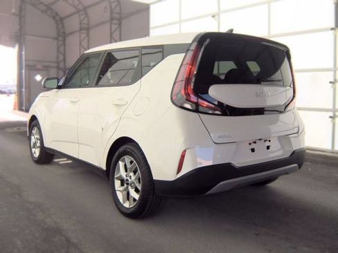 Used 2024 Kia Soul LX w/ Option Group 015 FWD image 4