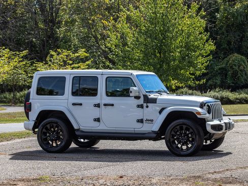 Used 2020 Jeep Wrangler Unlimited Sahara AWD/4WD image 3