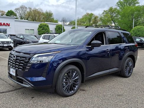 New 2026 Nissan Pathfinder SL w/ SL Premium Package AWD/4WD image 3