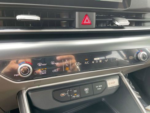 Used 2026 Kia Carnival FWD image 46