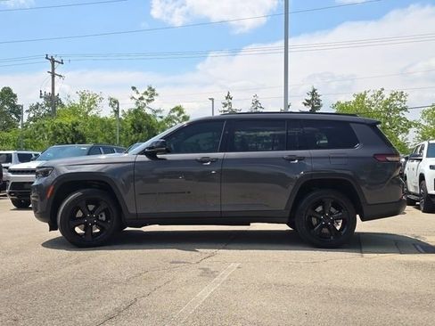 Used 2024 Jeep Grand Cherokee L Altitude AWD/4WD image 27