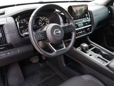 Certified 2024 Nissan Pathfinder SV FWD image 18
