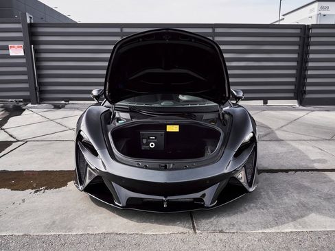 Used 2023 McLaren Artura image 17