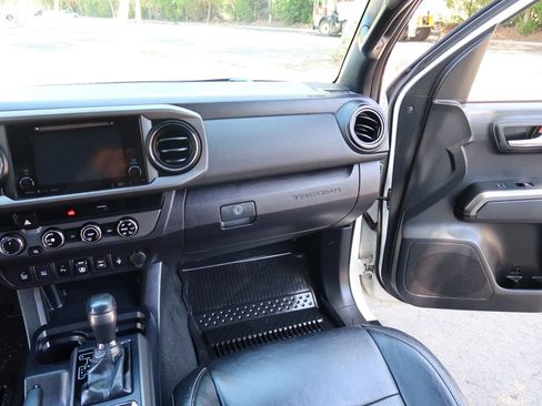 Used 2018 Toyota Tacoma TRD Sport w/ Technology Package image 29