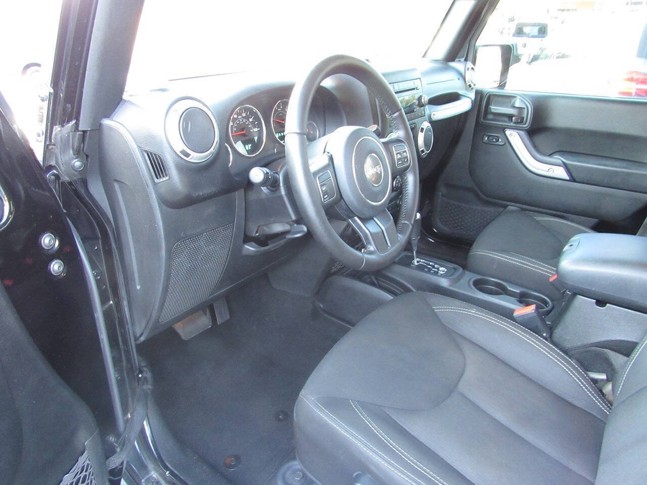 Used 2018 Jeep Wrangler Unlimited Sahara AWD/4WD image 19