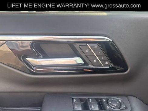 Used 2025 Chevrolet Suburban RST w/ Comfort Package AWD/4WD image 13