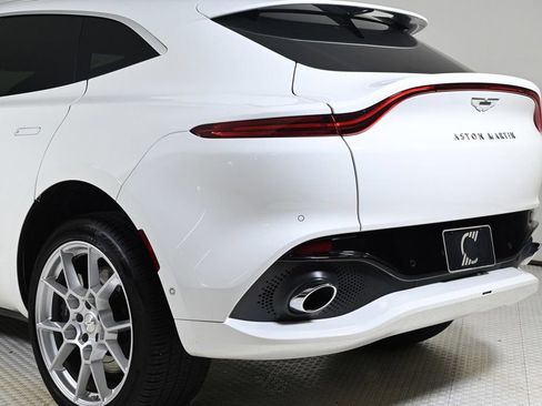 Used 2024 Aston Martin DBX image 9