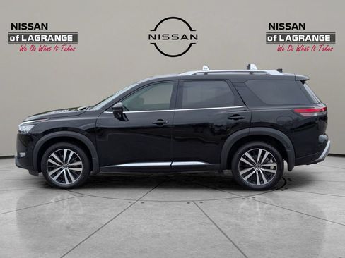 Used 2023 Nissan Pathfinder Platinum w/ Cargo Package AWD/4WD image 8