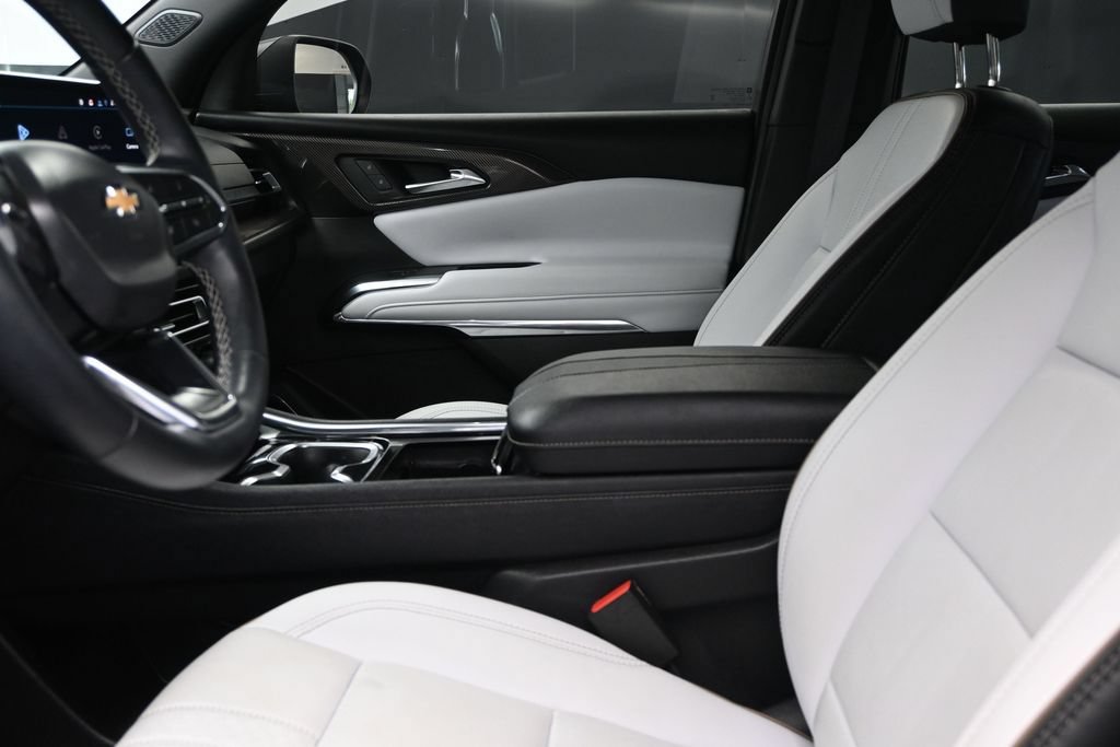Used 2025 Chevrolet Traverse High Country w/ LPO, Floor Liner Package FWD image 12