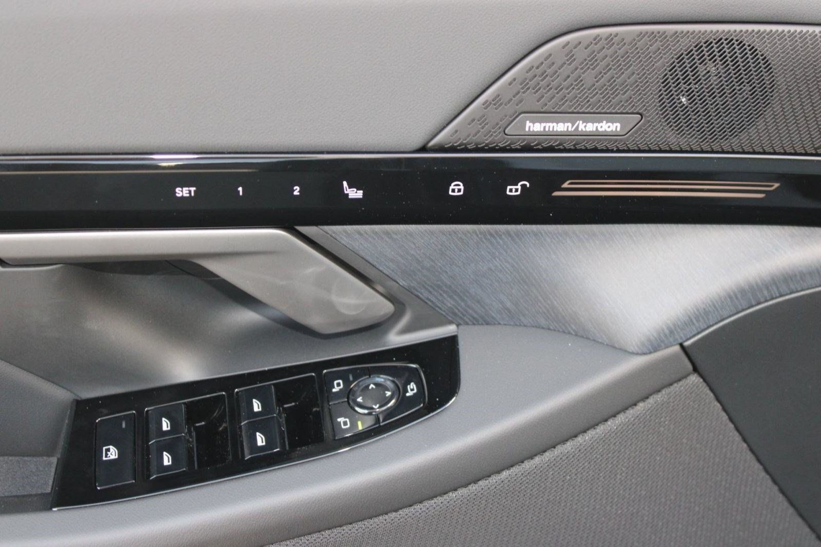 Used 2026 BMW 530i w/ Premium Package RWD image 14