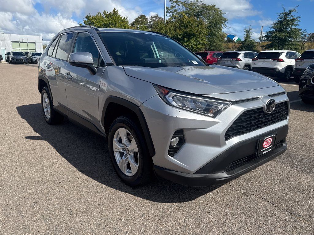 Used 2021 Toyota RAV4 XLE w/ Convenience Package AWD/4WD image 11