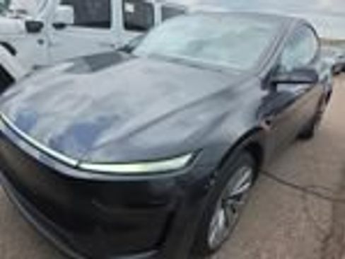 Used 2026 Tesla Model Y Long Range AWD/4WD image 1
