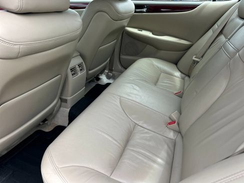 Used 2003 Lexus ES 330 FWD image 11
