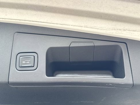 Used 2018 Cadillac XT5 AWD image 7