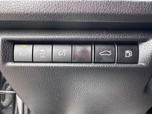 Used 2025 Toyota Camry SE FWD image 19