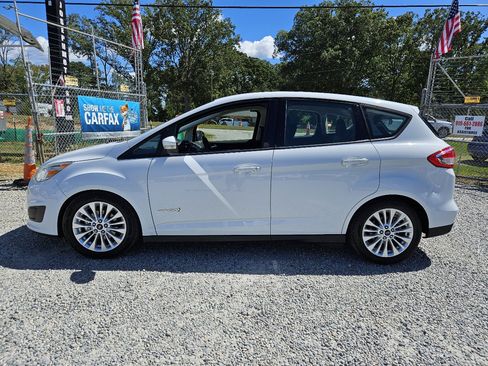 Used 2017 Ford C-MAX SE image 2