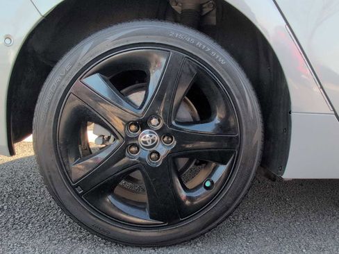 Used 2021 Toyota Prius L Eco image 14