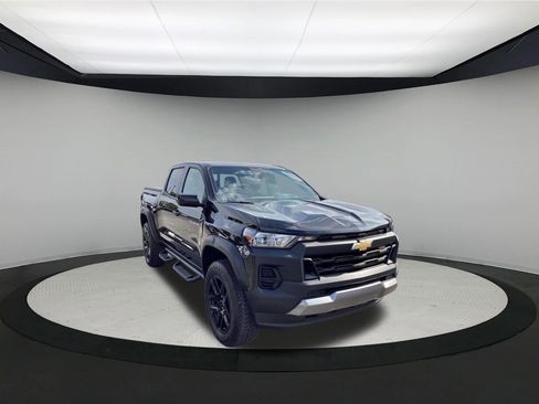 Used 2023 Chevrolet Colorado Trail Boss w/ Advanced Trailering Package AWD/4WD image 2