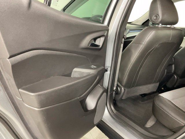 Used 2025 Chevrolet Trax LT FWD image 13