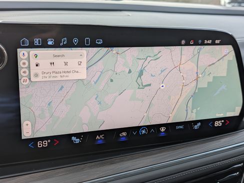 Used 2025 Chevrolet Suburban Z71 w/ Comfort Package image 28