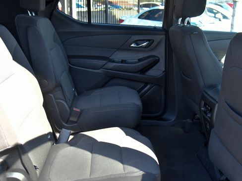 Used 2022 Chevrolet Traverse LT image 42