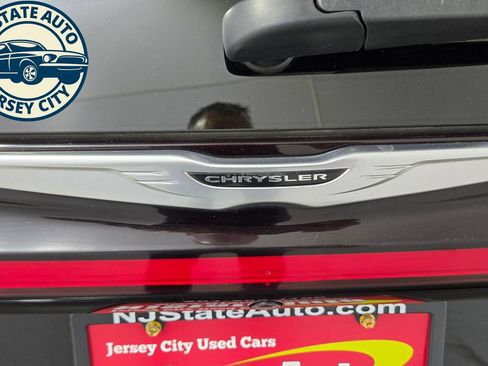 Used 2024 Chrysler Pacifica Limited FWD image 39