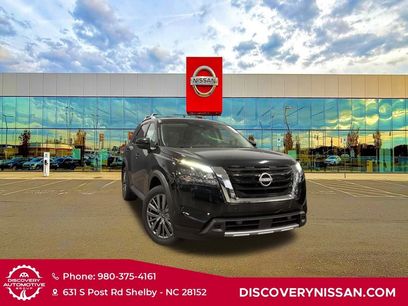 New 2025 Nissan Pathfinder SL w/ SL Premium Package