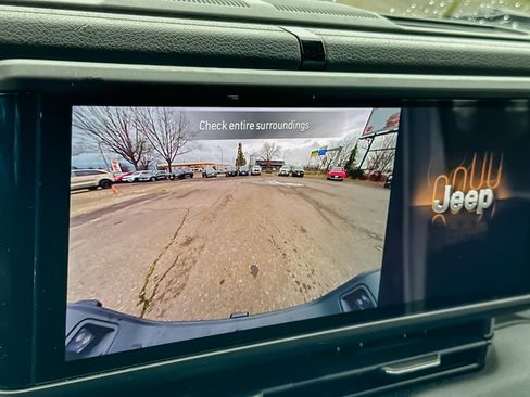 Used 2024 Jeep Gladiator Sport image 18