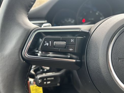 Used 2022 Porsche Macan image 17