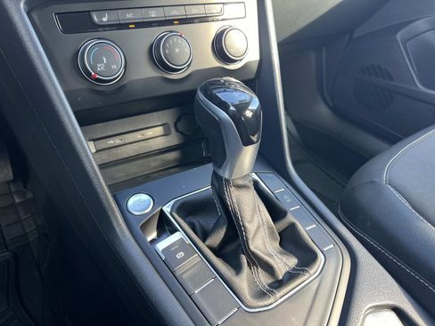 Certified 2022 Volkswagen Taos SE image 16