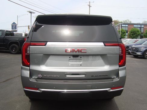 Certified 2025 GMC Yukon XL Elevation w/ Elevation Premium Package AWD/4WD image 3