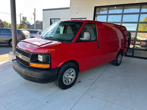 Used 2014 Chevrolet Express 1500 AWD image 3