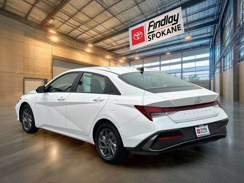 Used 2024 Hyundai Elantra SEL FWD image 6