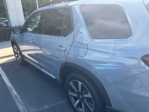 Used 2025 Honda Pilot Touring image 12