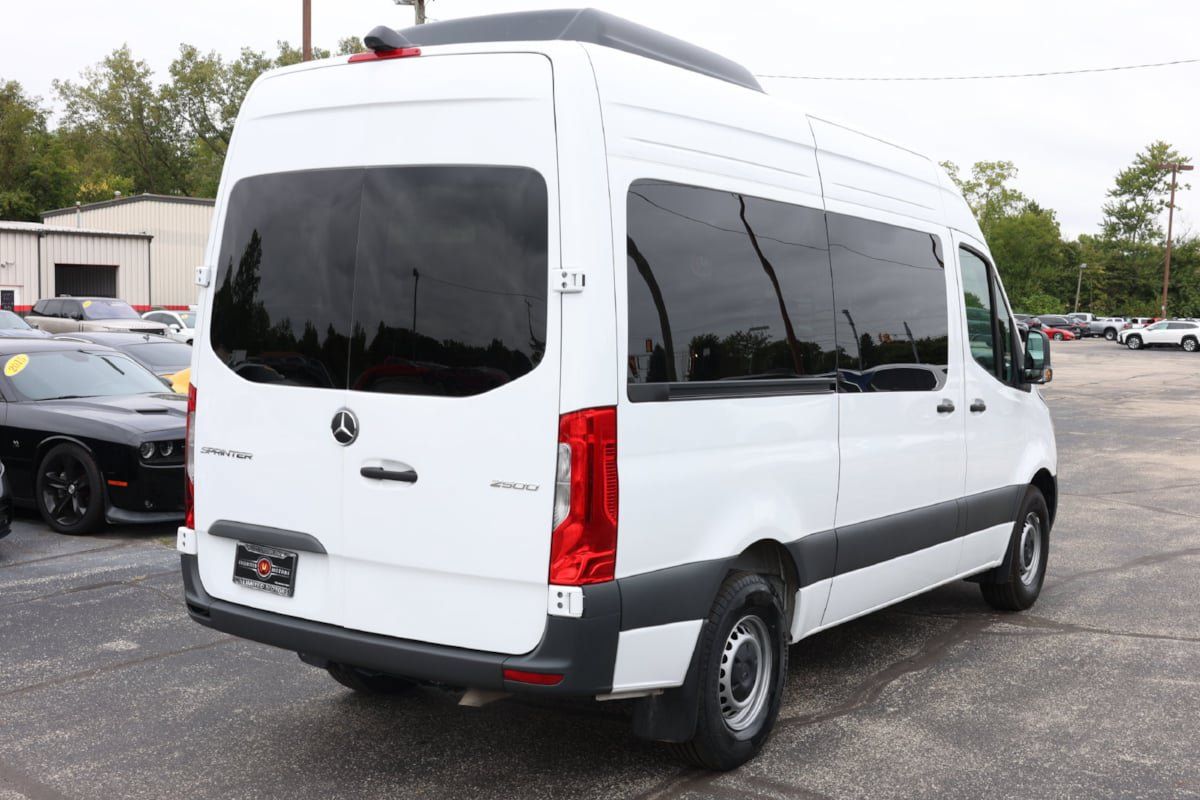 Used 2024 Mercedes-Benz Sprinter 2500 image 3