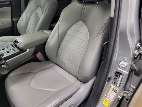 Used 2021 Toyota Highlander XLE AWD/4WD image 24
