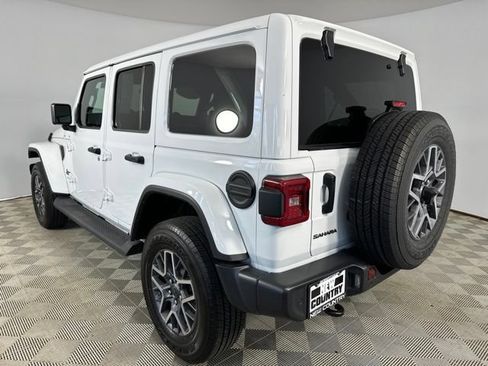 Used 2025 Jeep Wrangler Unlimited Sahara AWD/4WD image 2