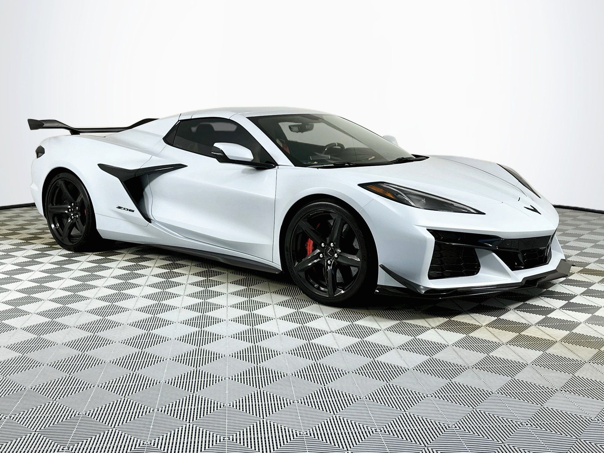 Used 2023 Chevrolet Corvette Z06 w/ Z07 Performance Package RWD image 27
