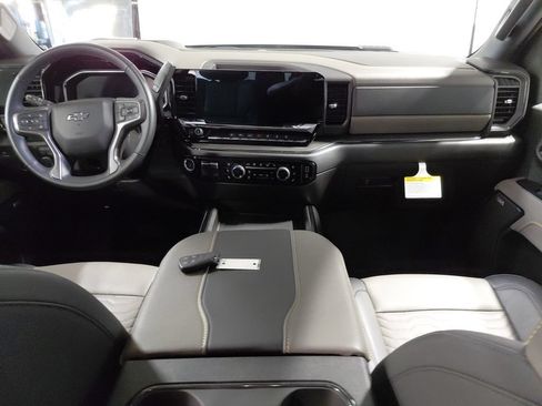 Certified 2025 Chevrolet Silverado 2500 ZR2 w/ Technology Package AWD/4WD image 3