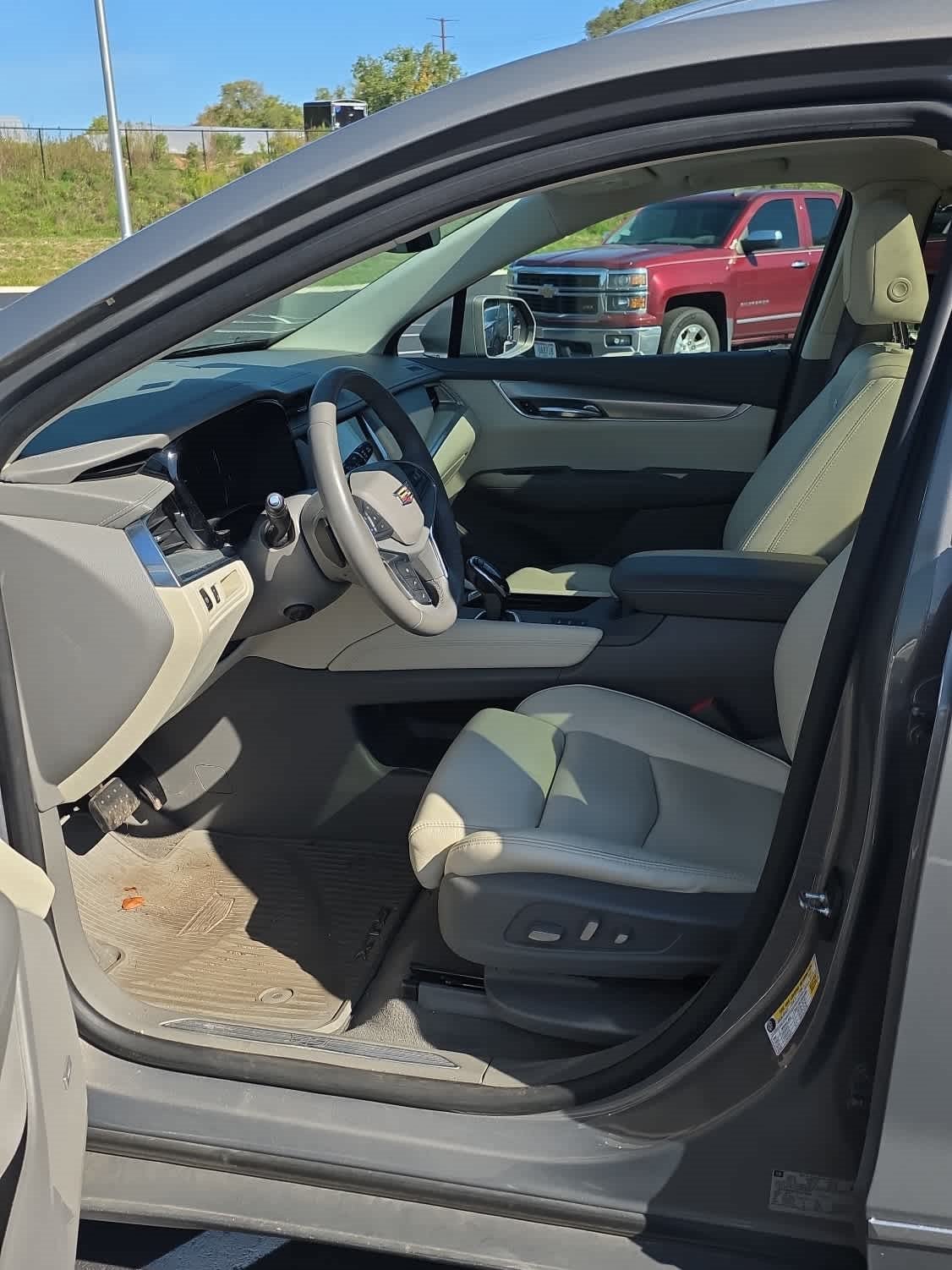 Used 2017 Cadillac XT5 Luxury w/ Driver Awareness Package AWD/4WD image 5
