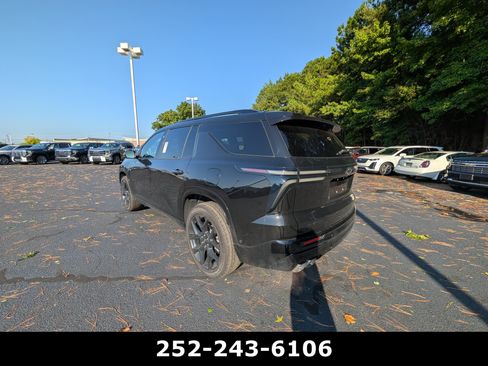 Used 2026 Chevrolet Traverse RS FWD image 9