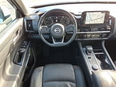 Used 2023 Nissan Pathfinder SL image 12