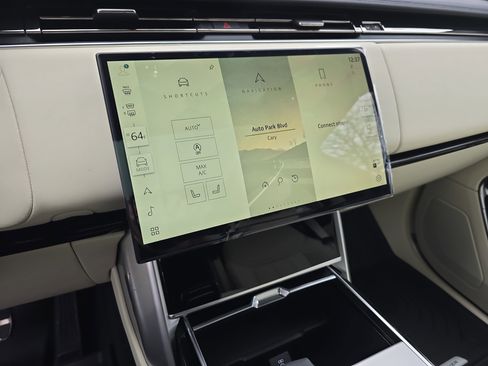 New 2026 Land Rover Range Rover SE image 20